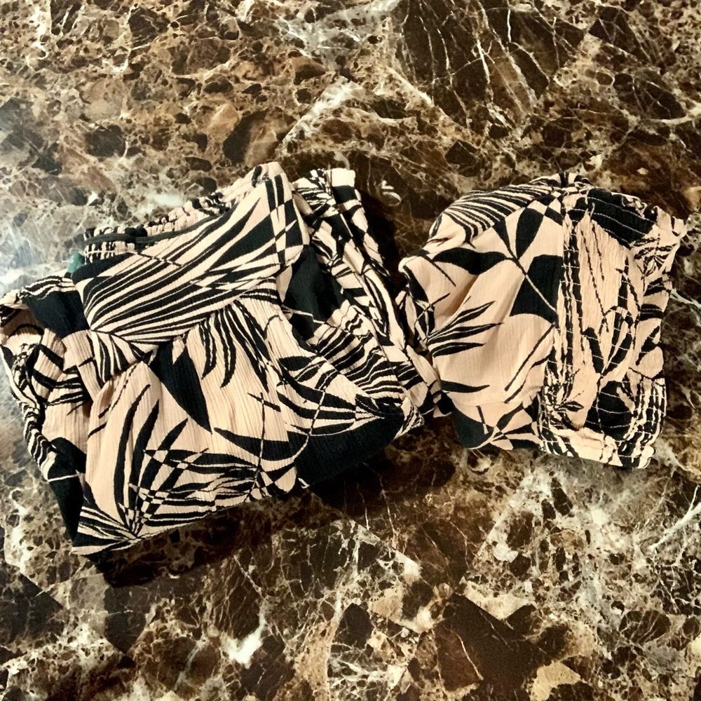 Women’s Medium Jungle Print Outfit